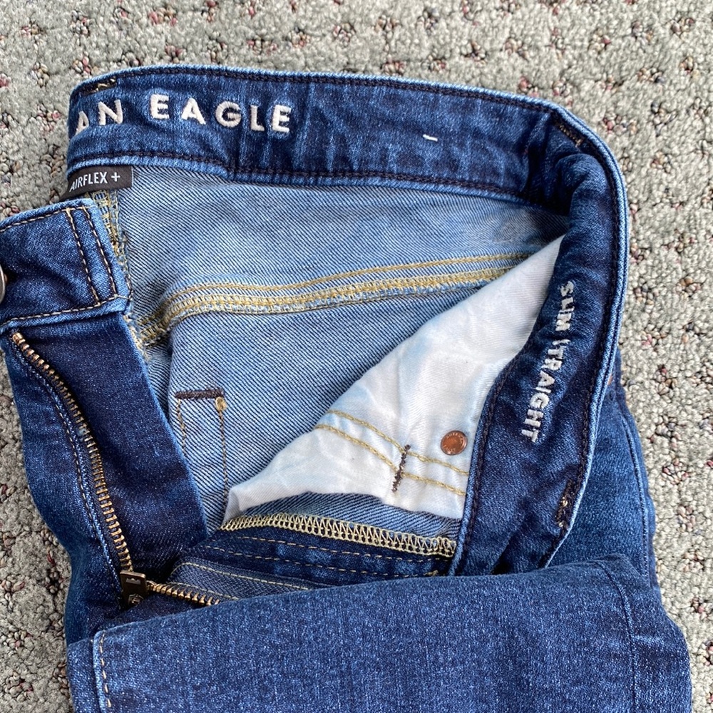 American Eagle Men’s Airflex+ slim straight jeans. Size 30x32